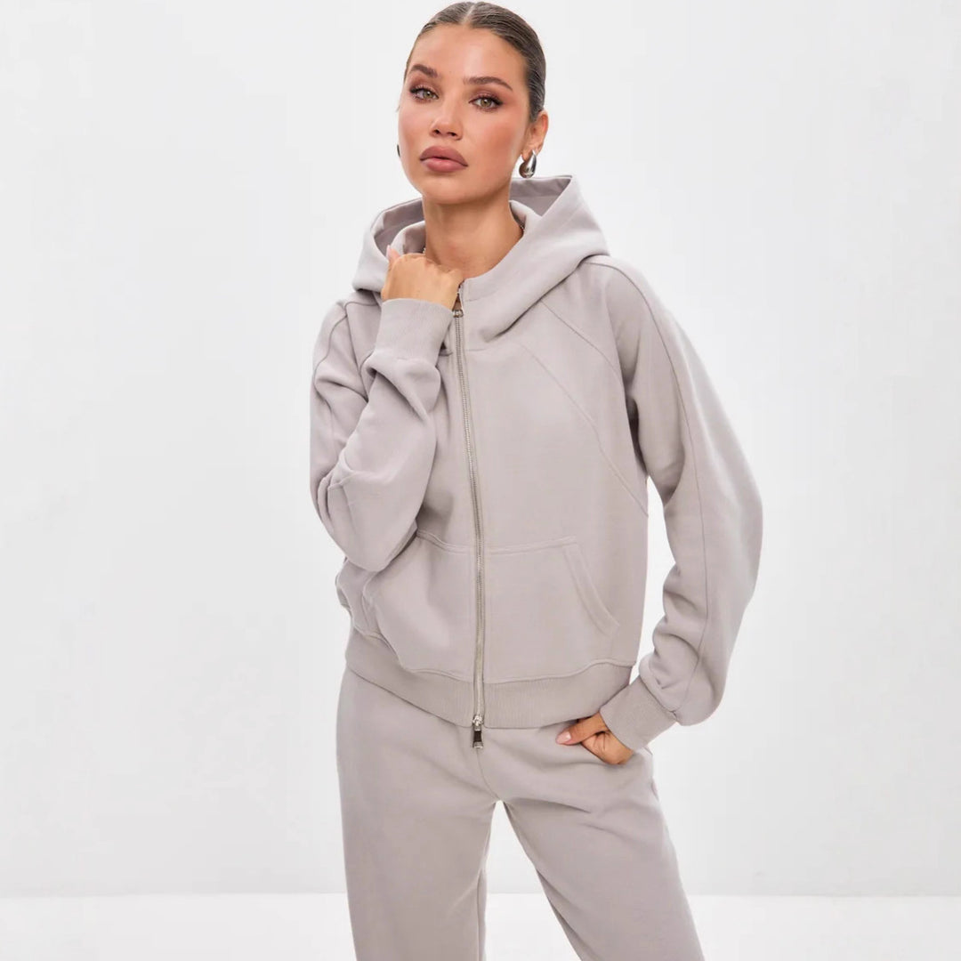 Relaxed fleece jogging set for women with high collar and full zip closure Lune London