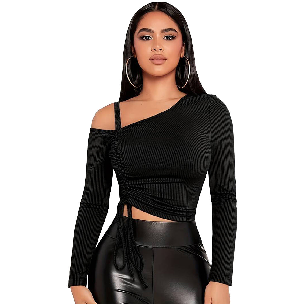 Crop top féminin stylé avec coupe asymétrique et détails de volants raffinés Chic & Stil