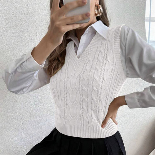 Knitted sweater for women with V-neck and twisted pattern Amarae