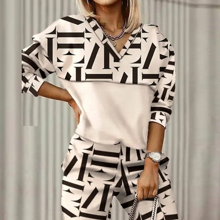Fashionable women's set with geometric pattern Lune London