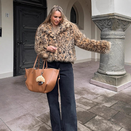 Women Short Faux Fur Jacket in Leopard Pattern with Boxy Silhouette and Wide Collar Amarae