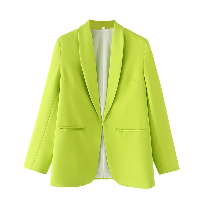 Elegant blazer jacket for women with a modern cut and structured pockets Lune London