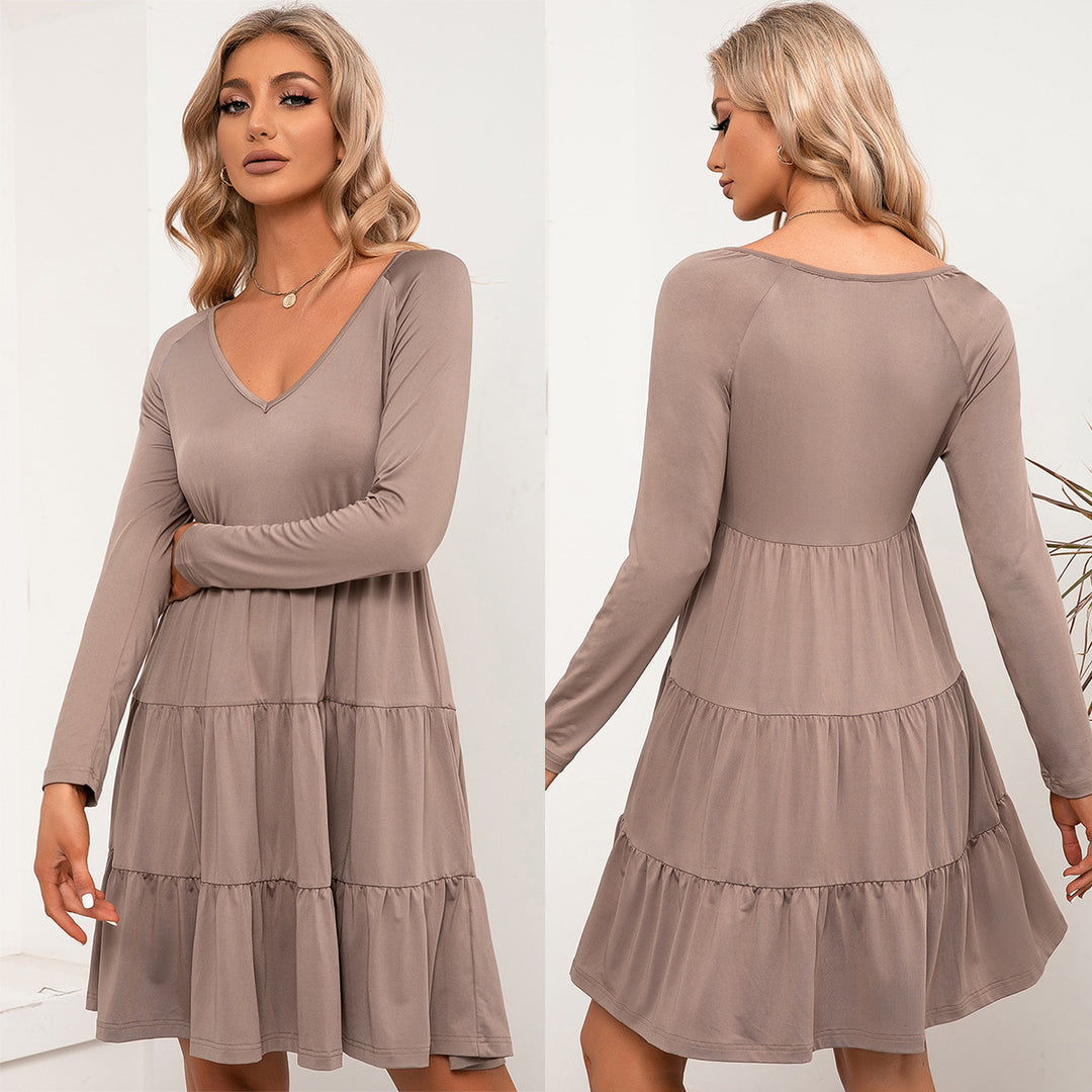 Leisure dress for women with deep V-neckline and voluminous skirt Lune London