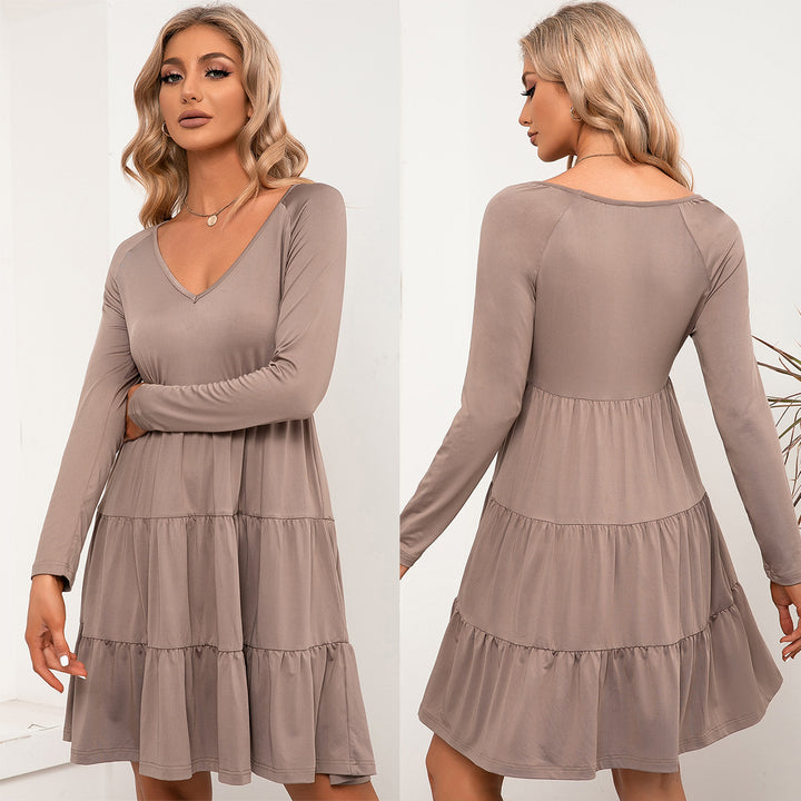 Leisure dress for women with deep V-neckline and voluminous skirt Lune London