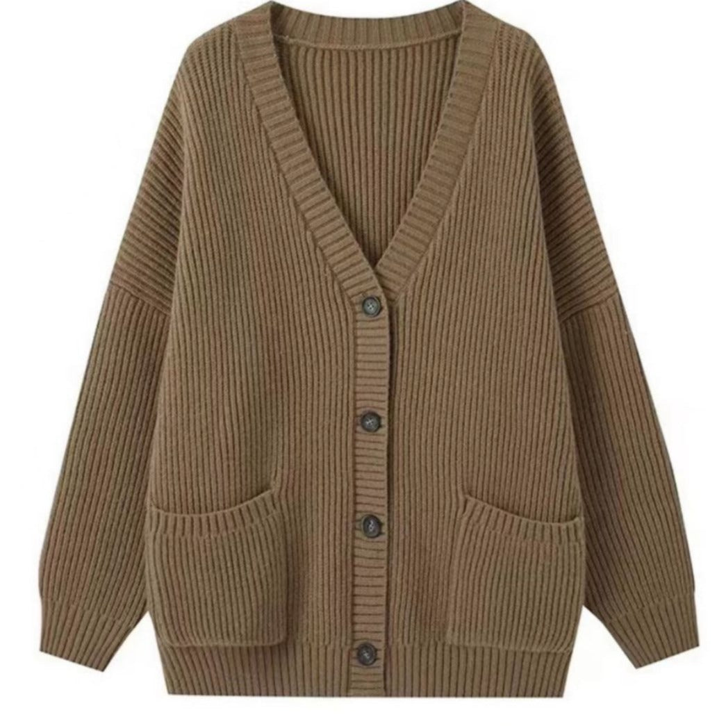 Chunky knit sweater for women with large pockets and relaxed fit Lune London