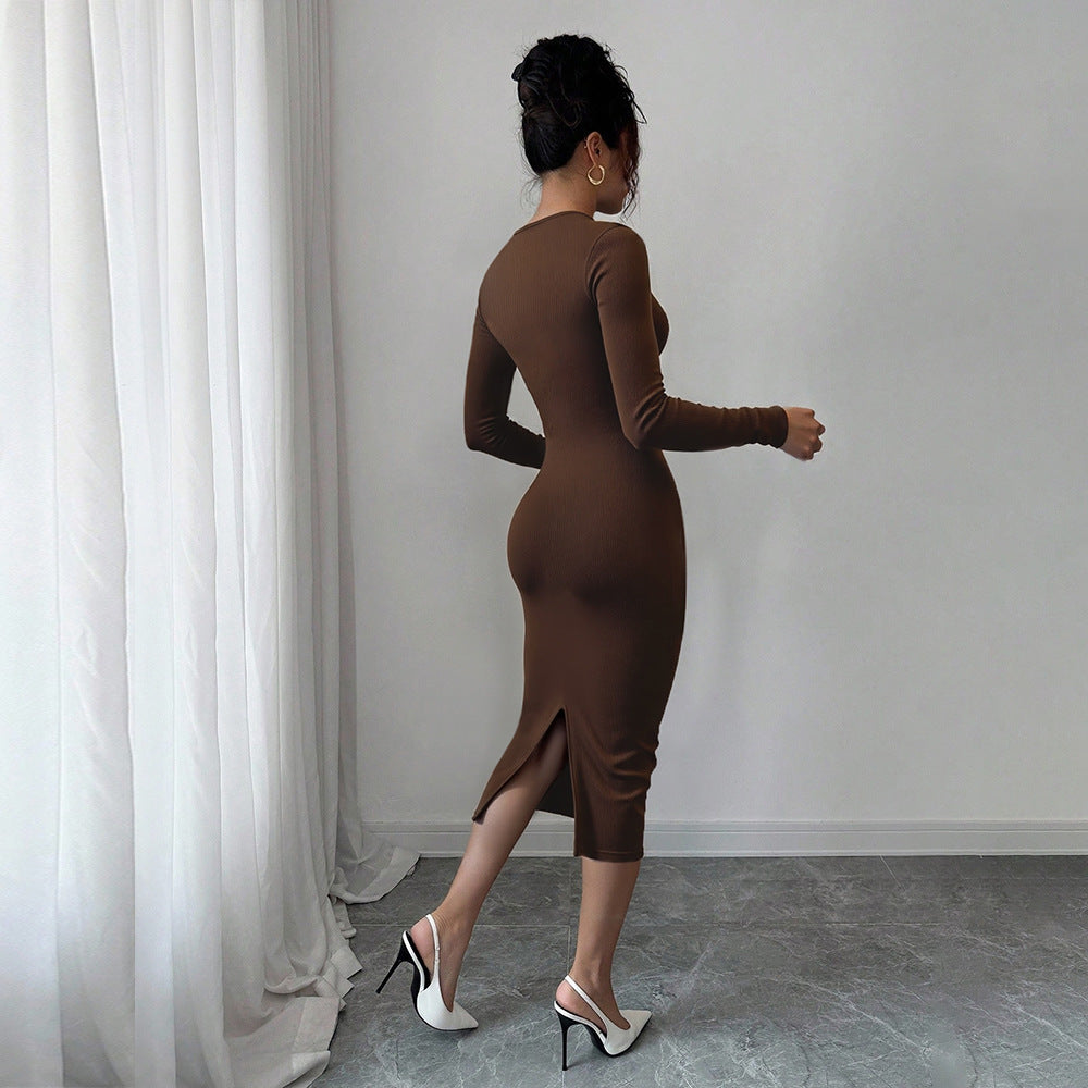 Robe midi en jersey ajustée pour femmes avec détail torsadé et manches longues Chic & Stil