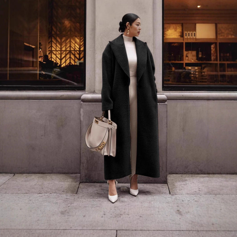 Luxurious wool coat for women with a textured design and a classic collar Amarae