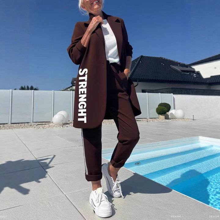 Manteau trench décontracté pour femmes avec des rayures à la mode et une lettre stylée Chic & Stil