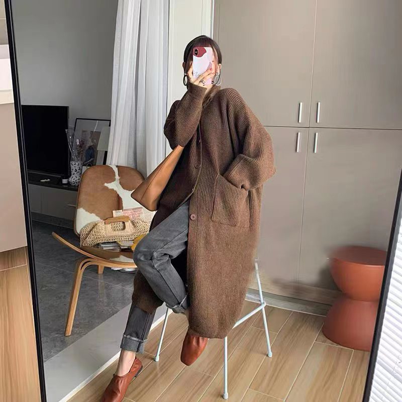 Manteau en tricot pour femmes avec grandes poches et détail de bouton Chic & Stil