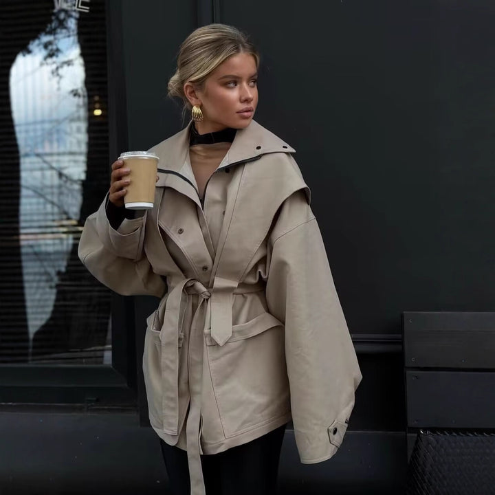 Veste utilitaire pour femmes à coupe moderne avec poches pratiques et ceinture Chic & Stil
