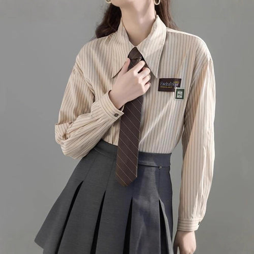 Blouse rayée classique pour femmes avec une forme de col moderne Chic & Stil