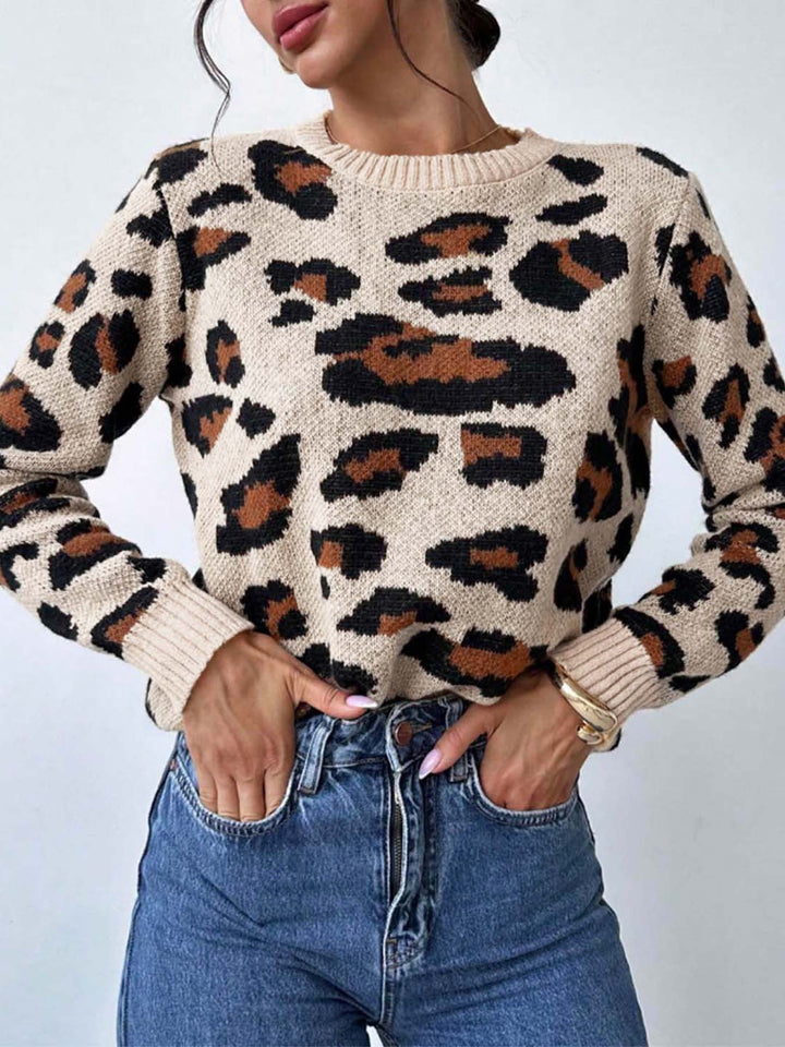 Cozy knitted sweater for women with leopard print and oversized shoulders Lune London