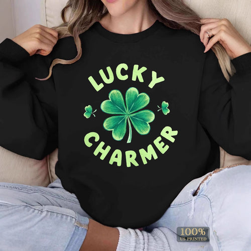 Sweatshirt pour femmes avec un design de trèfle tendance et une lettering inspirante Chic & Stil
