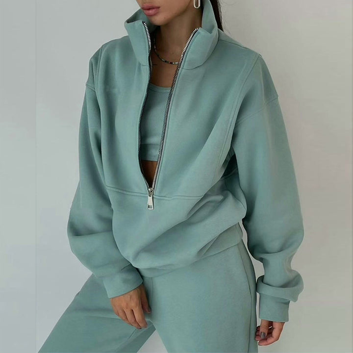 Women's sporty sweatshirt with high collar and practical zipper Chic & Stil