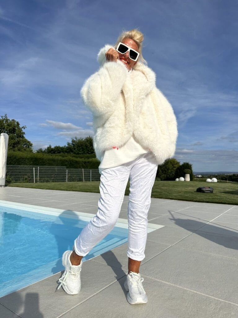 Ladies Cozy Chic and Stylish Faux Fur Coat