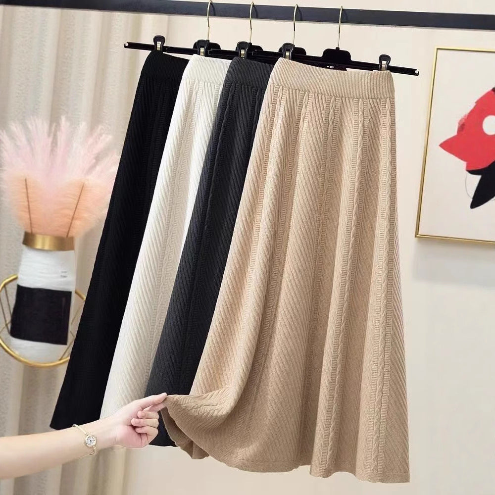 Women's Pleated Midi Skirt with Elastic Waistband and Fine Texture Lune London