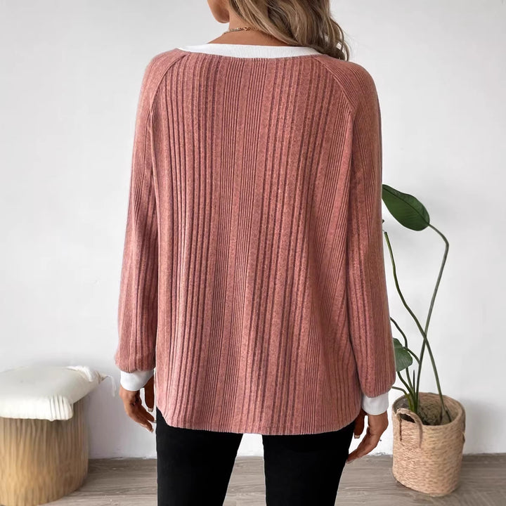 Pull décontracté pour femmes avec un design de tricot en côtes optimal et une bordure contrastante Chic & Stil