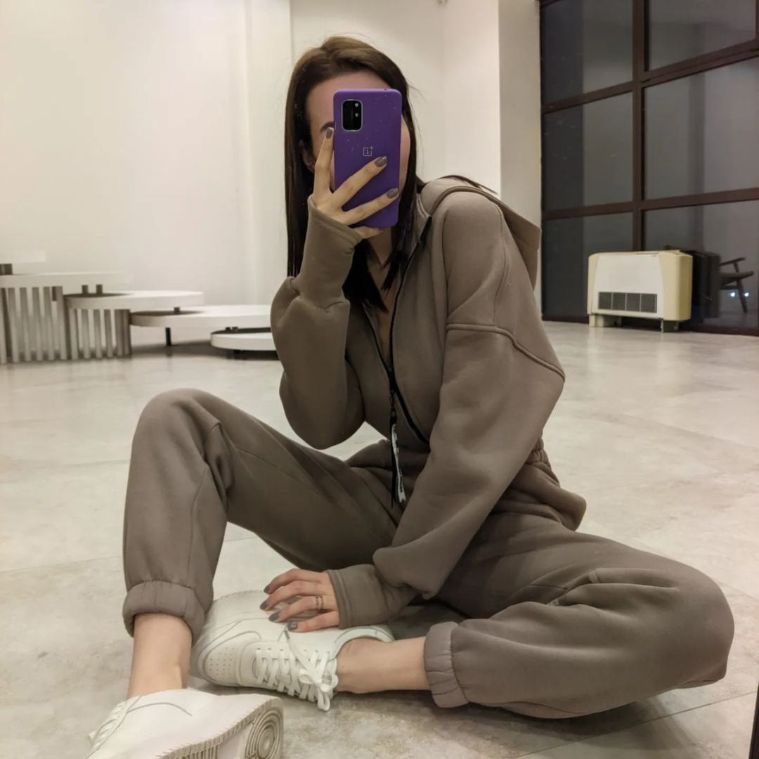 Ladies tracksuit with stylish details and elastic waist Lune London