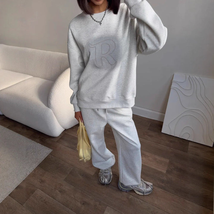 Casual outfit for women with oversized sweatshirt and comfortable pants Lune London