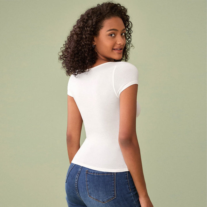 T-shirt ajusté pour femmes avec décolleté V profond et manches courtes Chic & Stil
