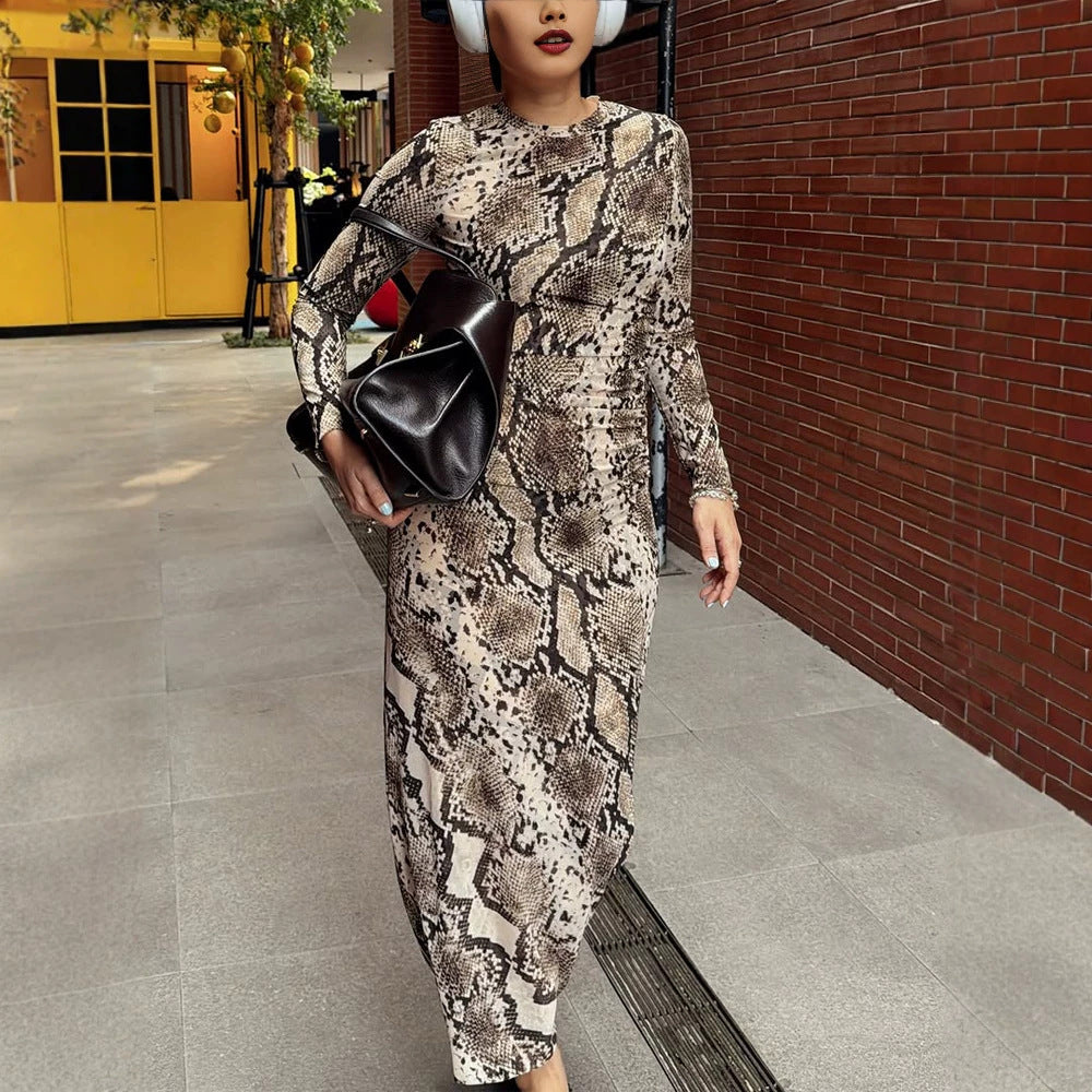 Women's figure-hugging maxi dress made of stretch jersey with snake print and round neckline Amarae