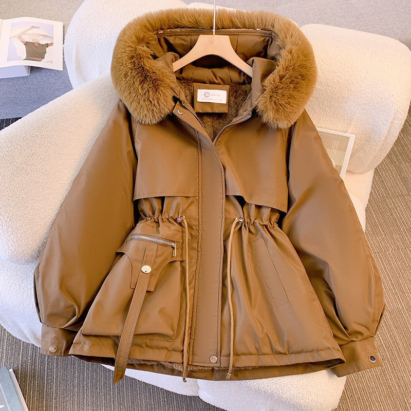 Trendy winter coat for women with removable faux fur collar and practical pockets Lune London
