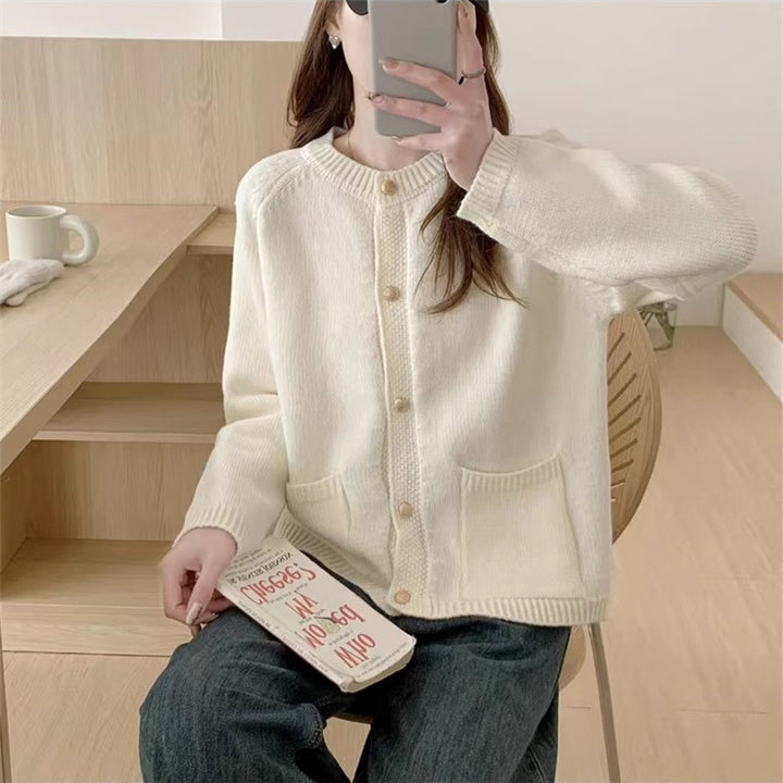 Cardigan pour femmes avec une texture tricot de haute qualité et des poches pratiques Chic & Stil