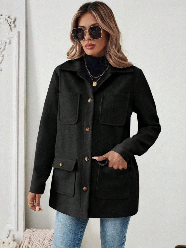Trendy utility jacket for women with large pockets and golden print Lune London