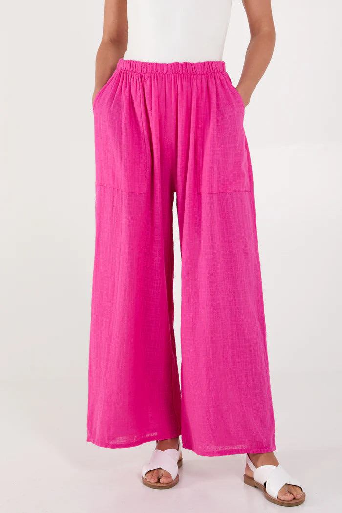 Light chiffon pants for women with elastic waist and practical pockets Lune London