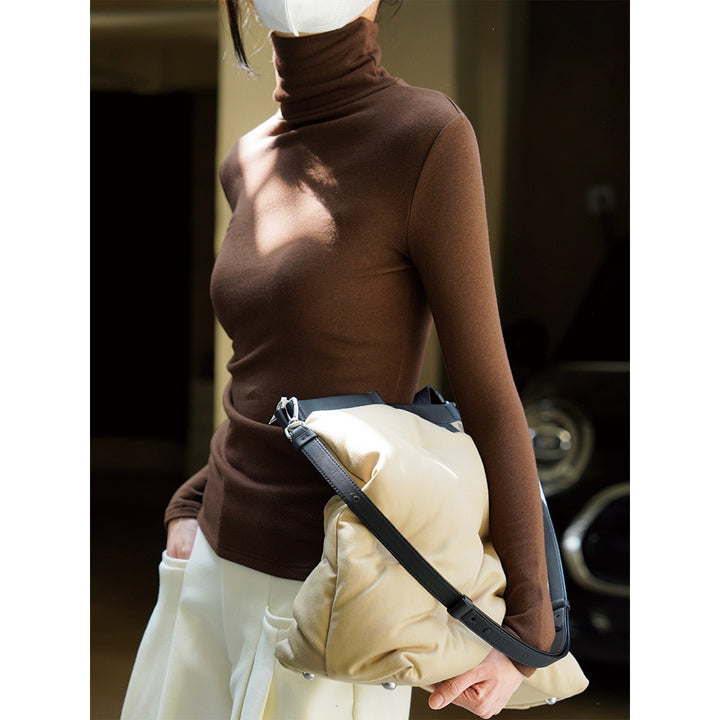 Women’s Figure-hugging Roll-neck sweater made of fine Jersey Amarae