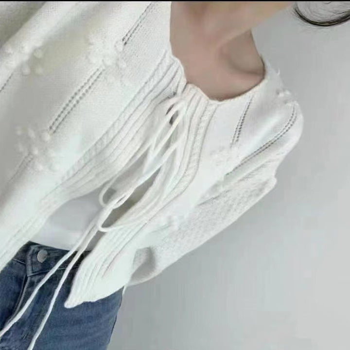 Pull en tricot pour femmes avec un haut à lacets ludique et un design texturé Chic & Stil