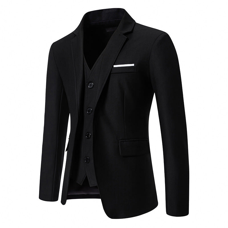 Elegant men's suit with modern cut and refined details Lune London