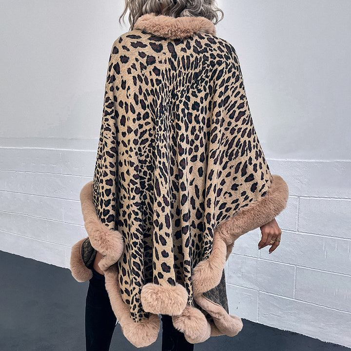 Ladies cozy poncho with luxurious faux fur trim and leopard print Lune London