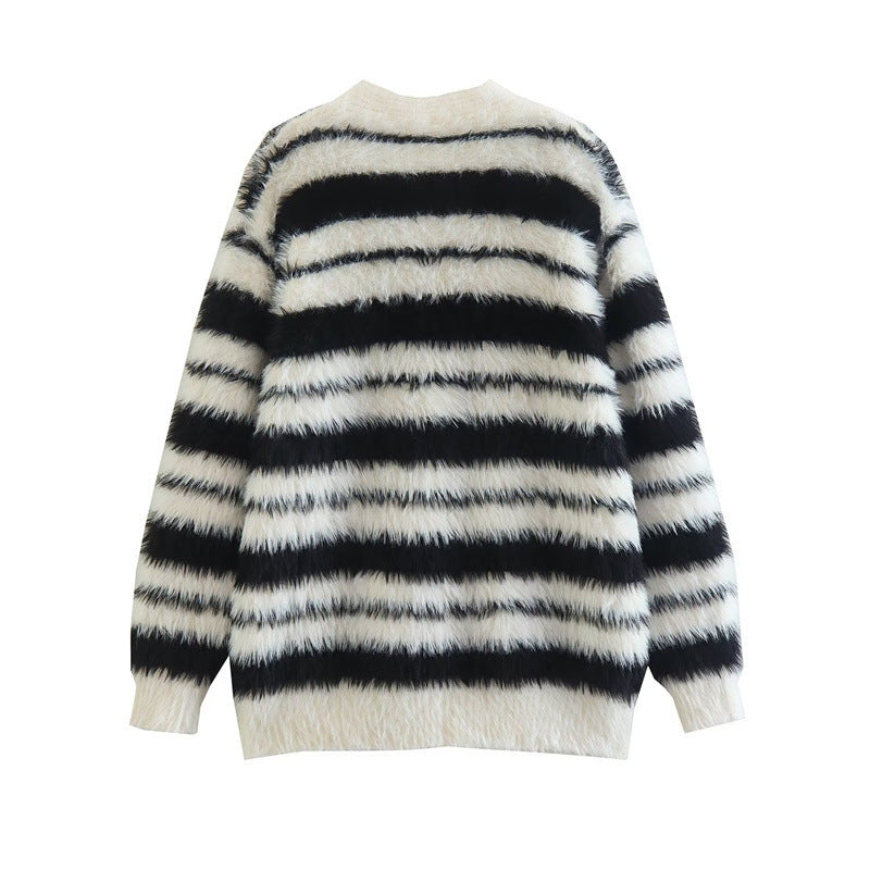 Ladies comfortable knitted cardigan with a modern striped pattern and a soft material Lune London