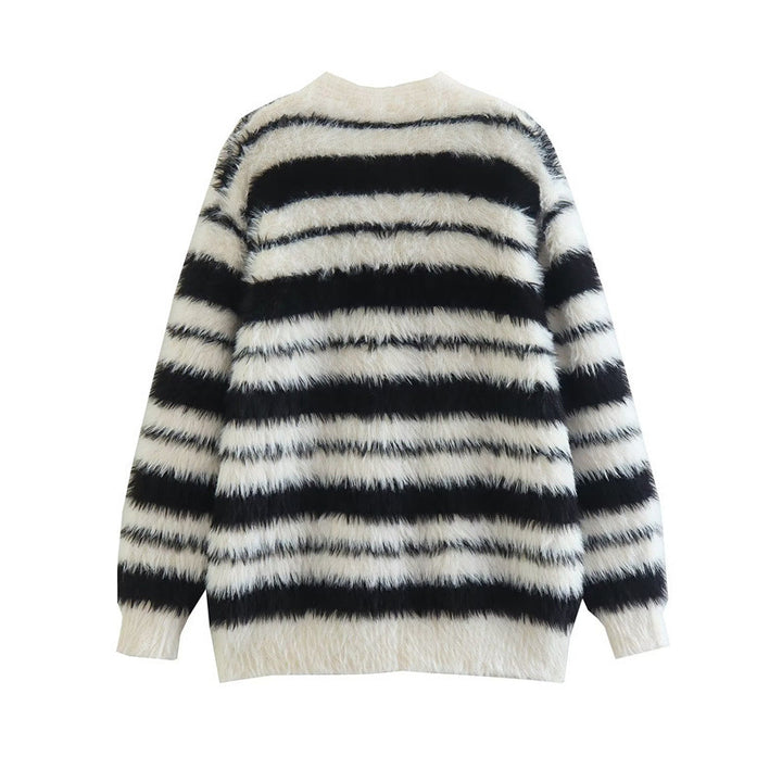Ladies comfortable knitted cardigan with a modern striped pattern and a soft material Lune London