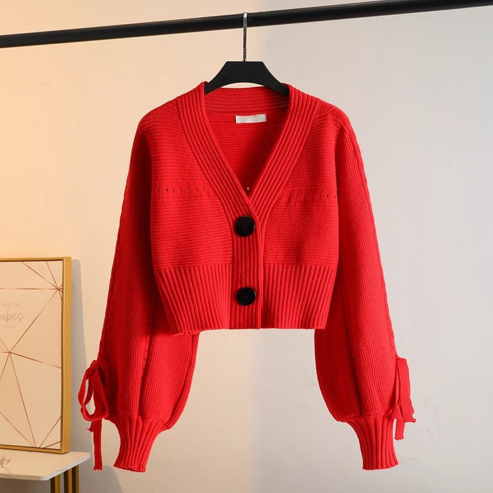 Cardigan féminin à la mode avec des manches volumineuses et des détails de bouton Chic & Stil