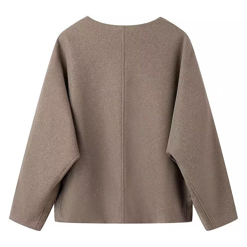 Trendy transition jacket for women with an elegant V-neck and practical pockets Lune London