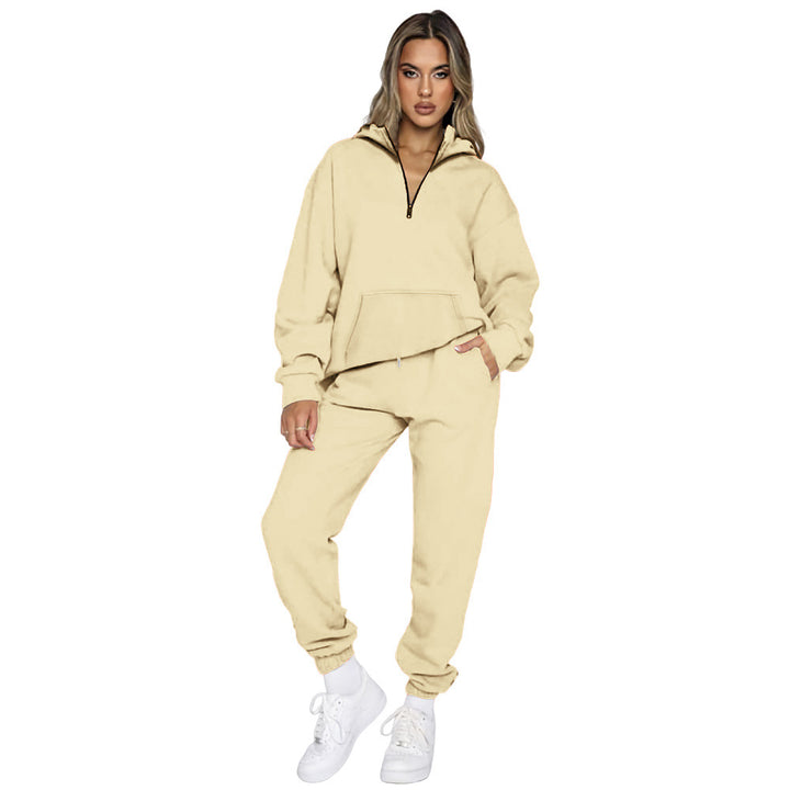 Ladies comfortable two-piece tracksuit with half-zip and practical pockets Lune London