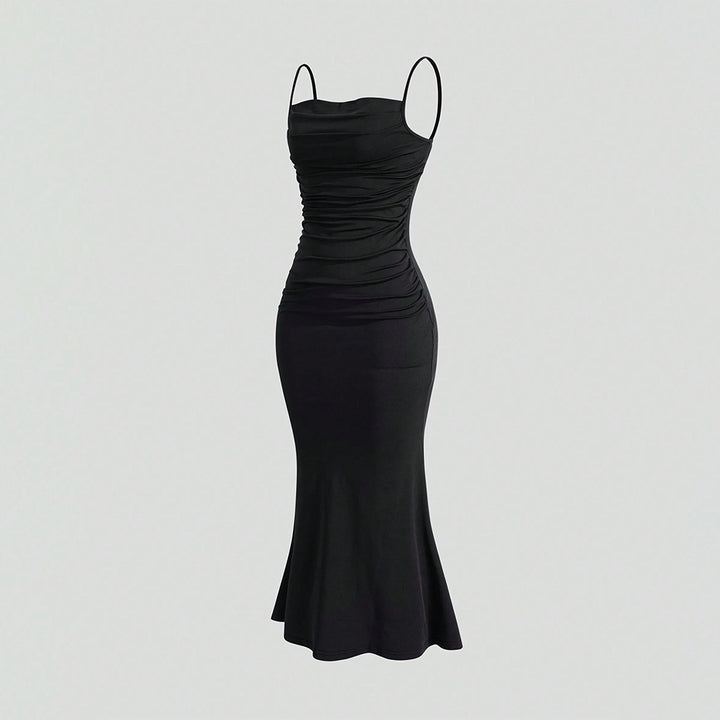 Robe maxi pour femmes avec des plis élégants et des bretelles hors des épaules Chic & Stil