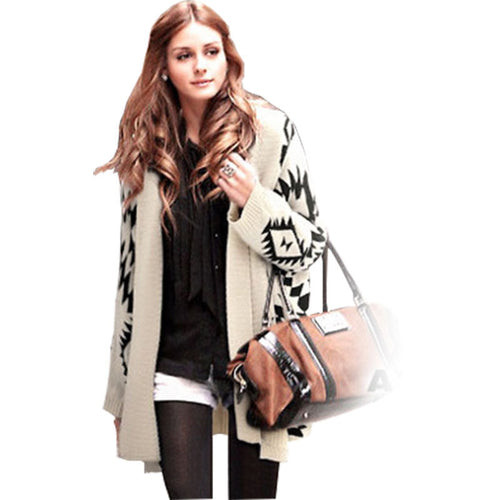 Knitted poncho for women with a striking geometric pattern Amarae