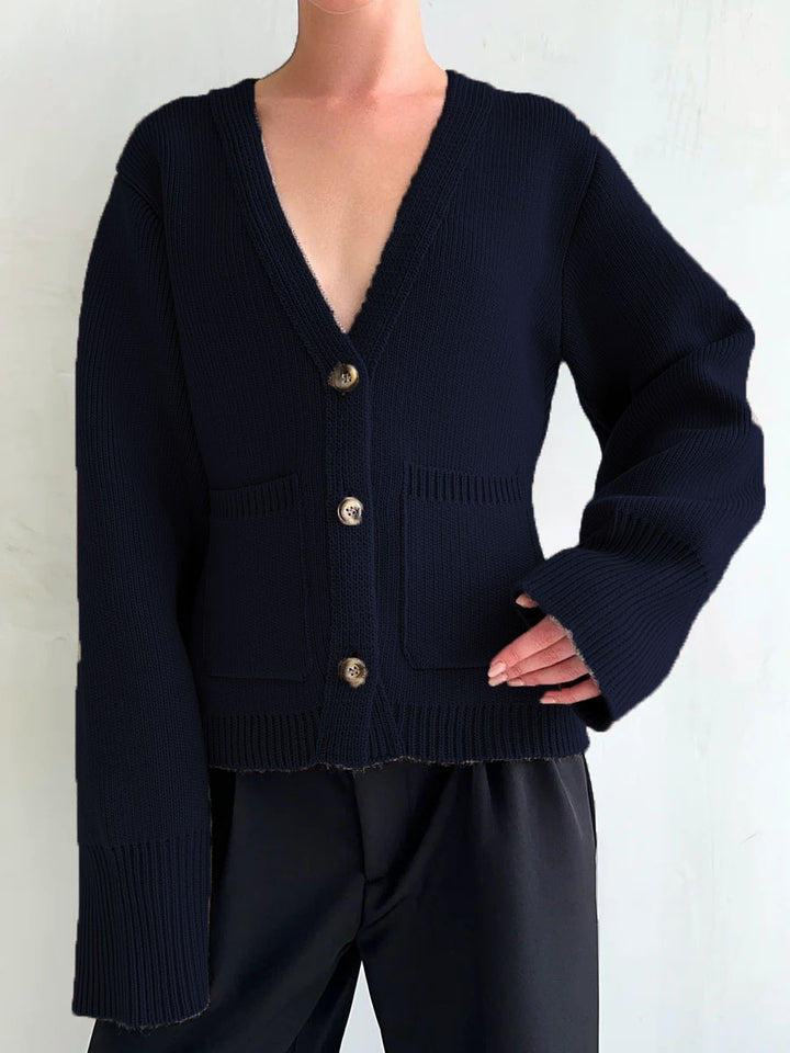 Cardigan pour femmes avec décolleté en V profond et poches Chic & Stil