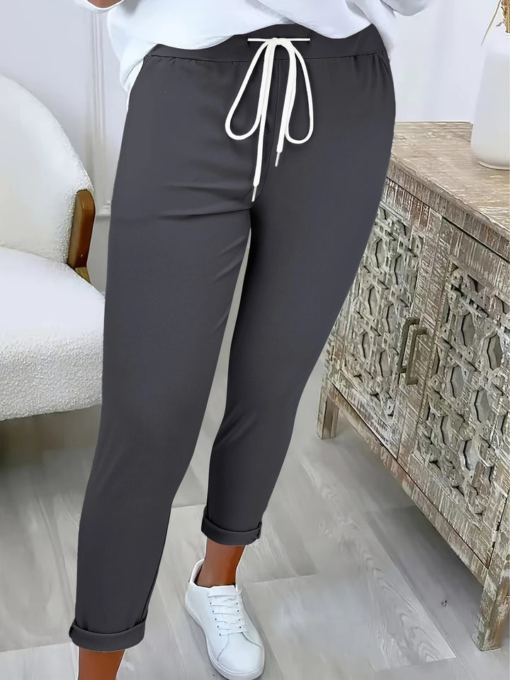 Comfortable leisure pants for women with adjustable waistband and relaxed fit Lune London