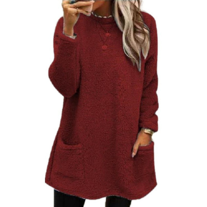 Comfortable fleece sweater for women with a loose fit and practical pockets Lune London