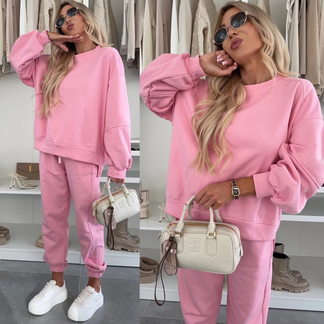 Ladies comfortable tracksuit made of high-quality cotton blend with drawstring and loose fit Lune London