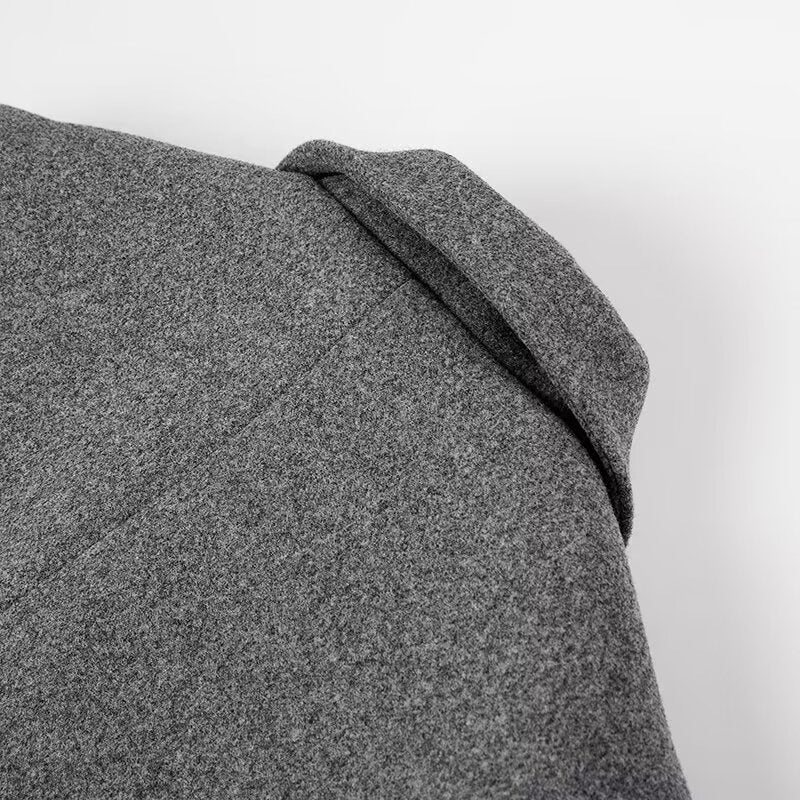 Elegant women's coat with classic design featuring double-breasted buttons Lune London