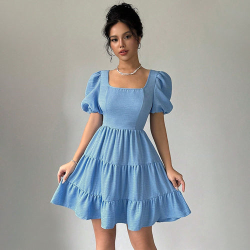 Robe pour femmes avec des manches bouffantes et un ourlet à volants Chic & Stil