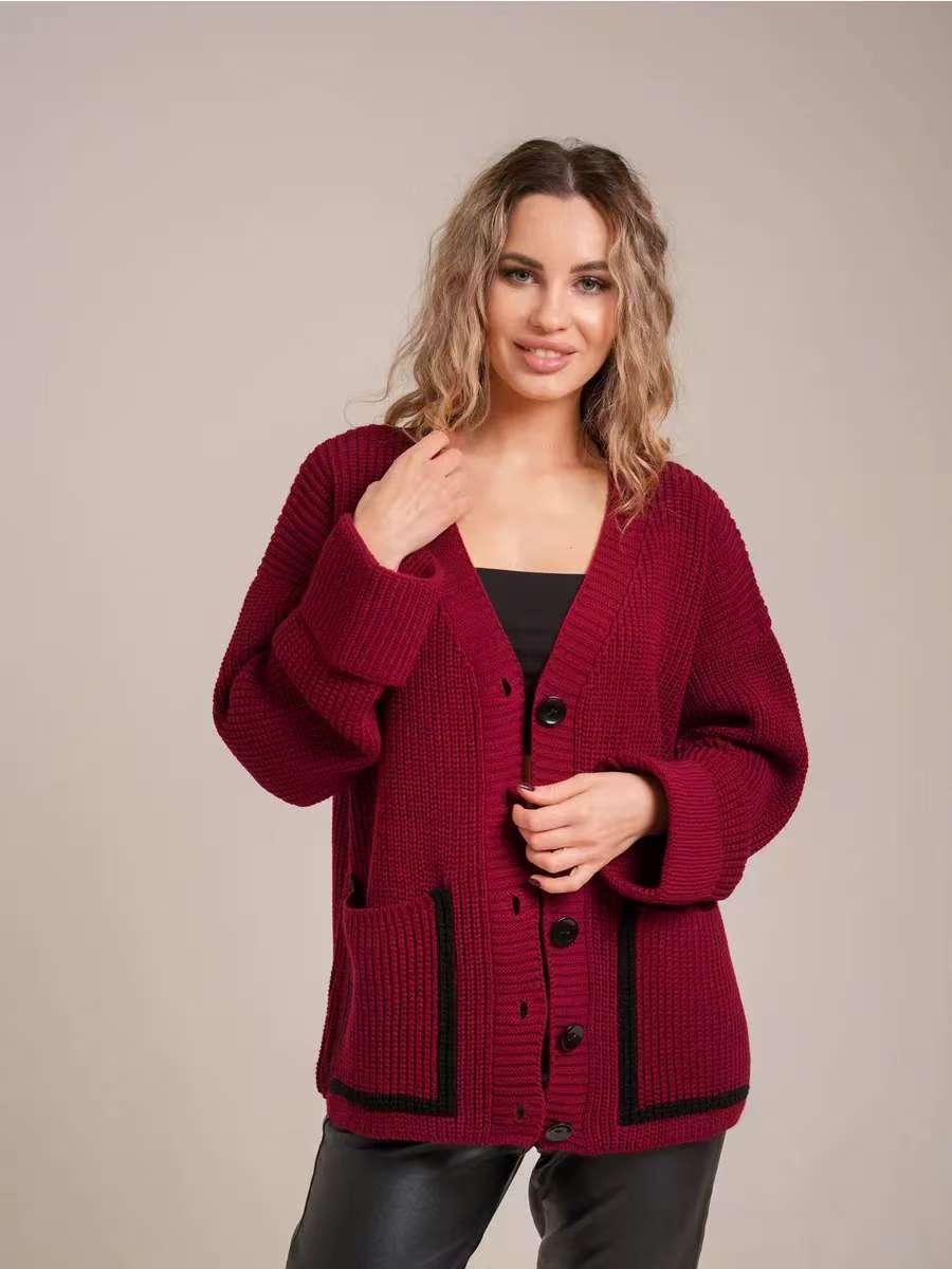 Cardigan pour femmes avec un design boutonnable et des poches Chic & Stil