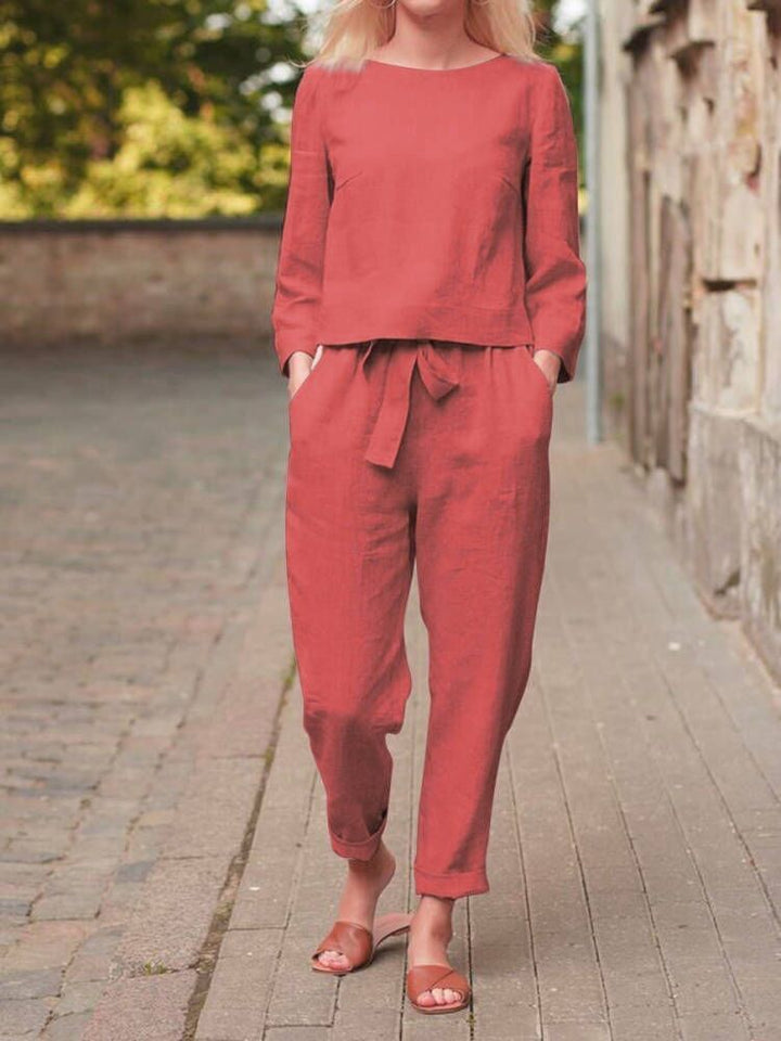 Ensemble en lin deux pièces pour femmes avec haut à la mode et pantalons confortables Chic & Stil