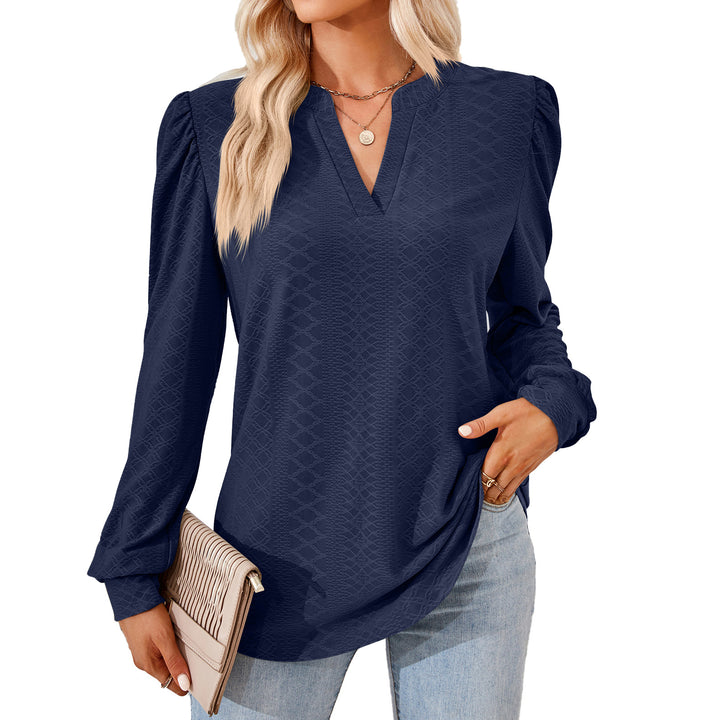 Women's shirt with elegant V-neck and structured pattern Lune London