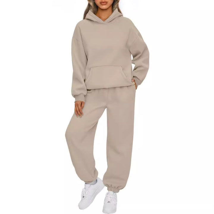 Ladies comfortable tracksuit with practical pockets Lune London